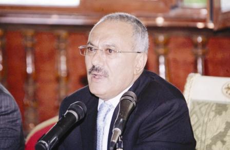 رئيس الجمهورية أثناء لقائه أعضاء الكتلة البرلمانية للمؤتمر الشعبي العام أمس